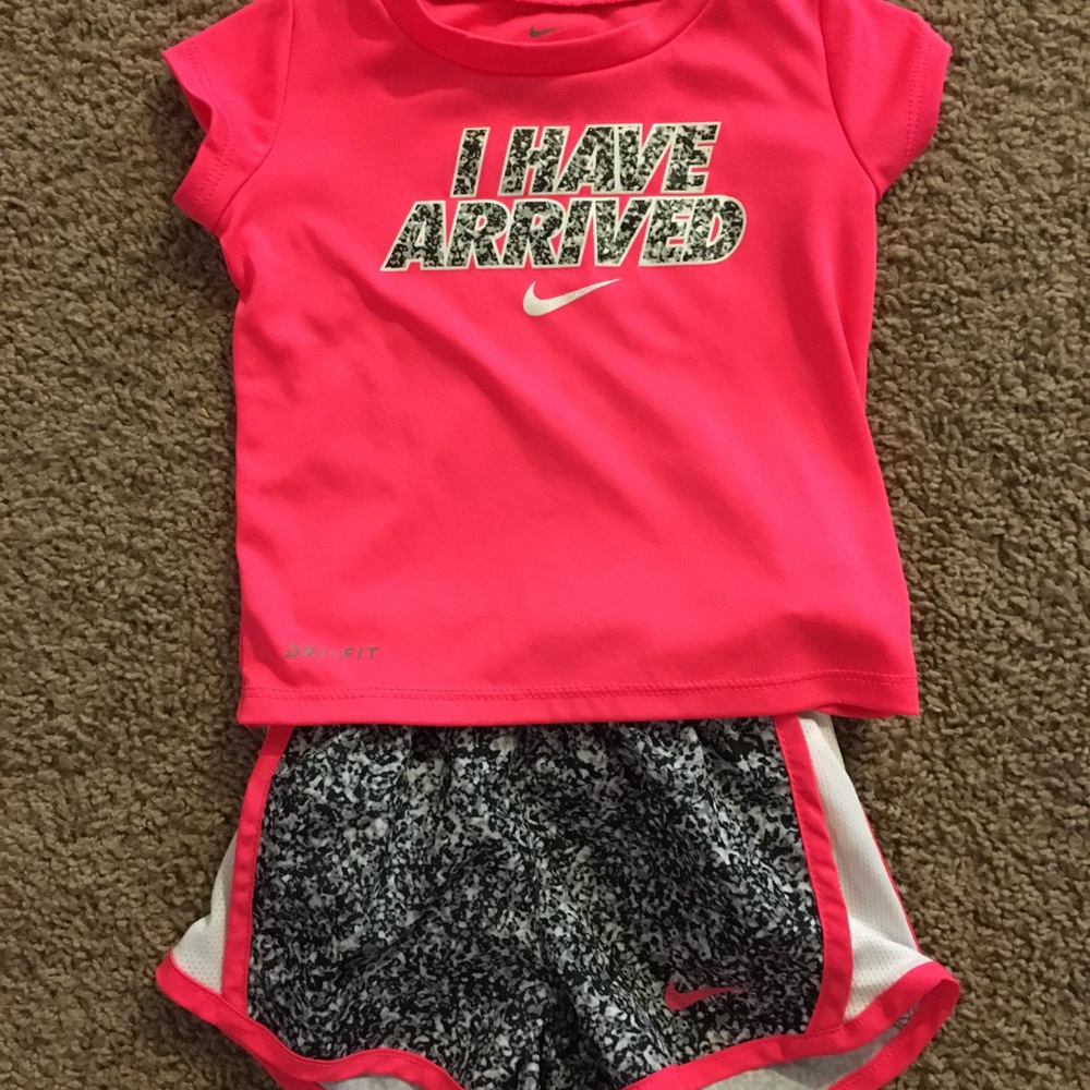 Nike girls 12 month set